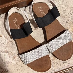 Silver-Lined White Snake-Embossed Sandals with Black Elastic